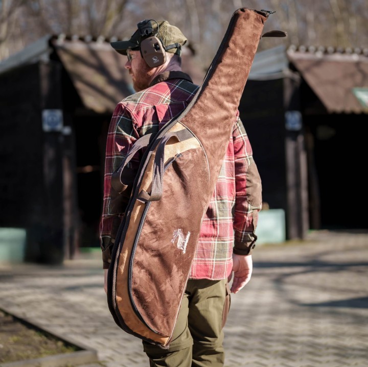 Pokrowiec Forsport na broń zamszowy L2ZPLUS 01 1,25m, kolor brąz, haft jeleń ryczący w trawie-5 2368