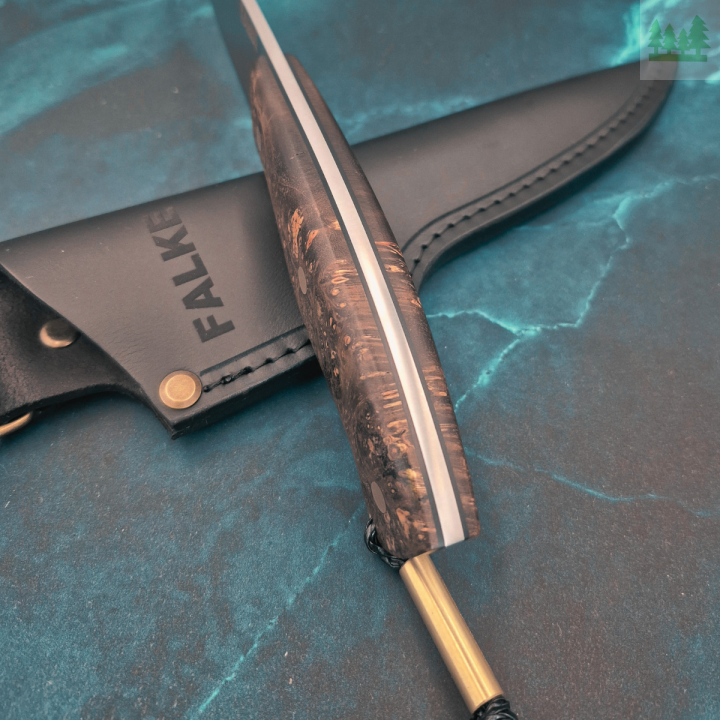 Ręcznie robiony nóż myśliwski FALKE Hunter Individual 1 – zbliżenie na rękojeść z czeczotu klonu i czarnego G10