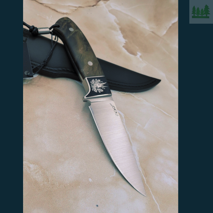 Falke JF30-2 – ręcznie wykonany nóż myśliwski ze stali N690 o twardości 61 HRC, prezentowany z czarnym skórzanym futerałem. Idealne połączenie tradycji i funkcjonalności.