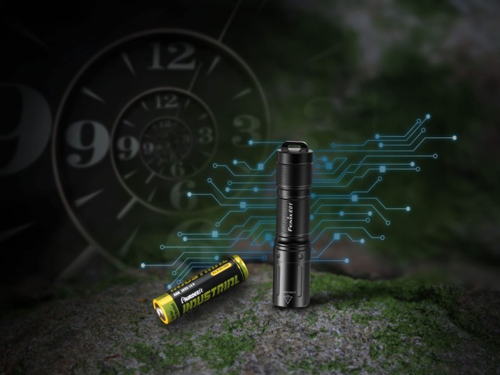 Latarka LED Fenix E01 V2.0 czarna-8 107