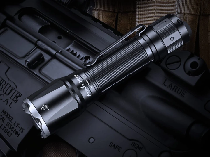 Latarka taktyczna LED Fenix TK16 V2.0 czarna-12 111
