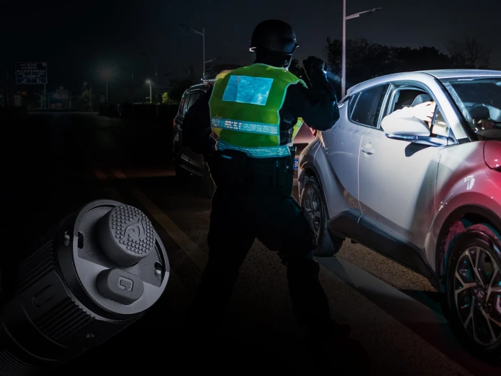 Latarka taktyczna LED Fenix TK16 V2.0 czarna-15 111