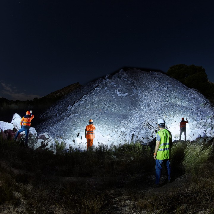 Latarka LED Fenix LR50R-8 112