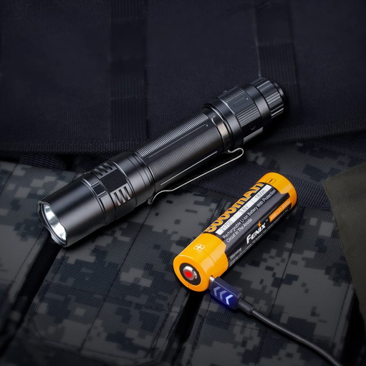 Latarka taktyczna LED Fenix PD36 Tac-7 120