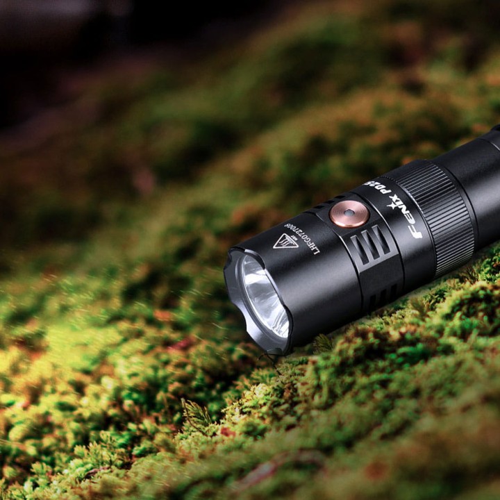 Latarka taktyczna LED Fenix PD25R czarna-4 136
